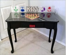 KISS Table