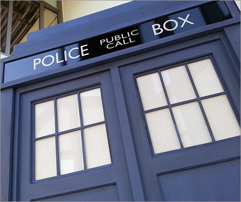 DOCTOR WHO POLICE PUBLIC CALL BOX BLUE BLACK COTTON FABRIC BTHY