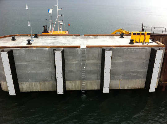 Dock fender UHMW-HDPE alternative